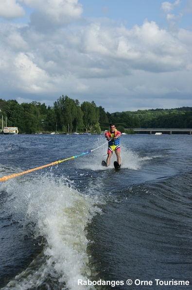 Ski nautique sur le Lac de Rabodanges