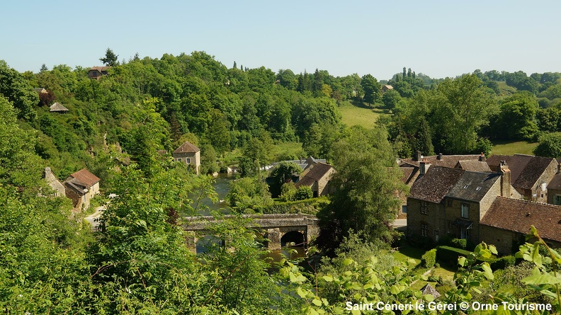 Saint Cèneri le Gérei dans les Alpes Mancelles