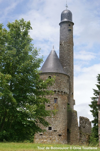 Tour de Bonvouloir à Juvigny sous Andaine