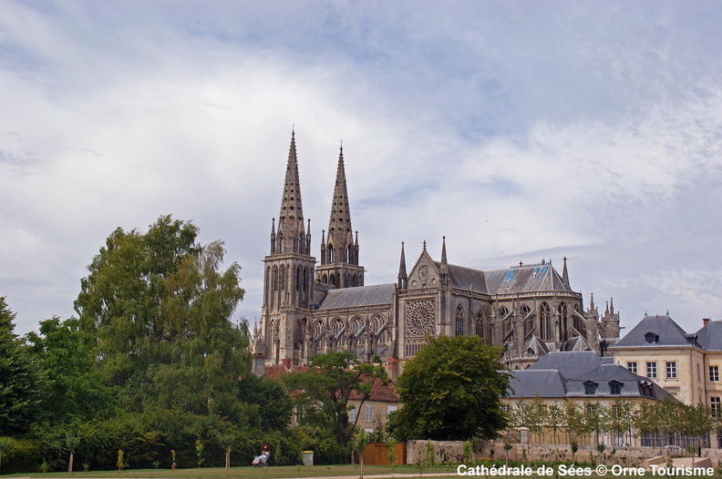cathedrale-de-sees-cphoto-Orne-Tourisme.jpg